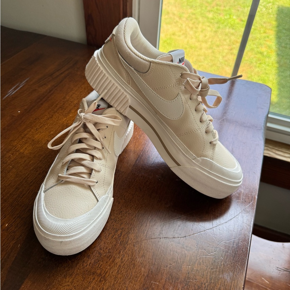 Nike Court Legacy Lift Sneakers